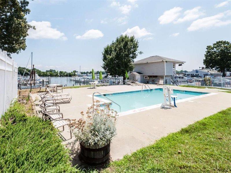 Quality Inn Solomons - Beacon Marina 외부 사진