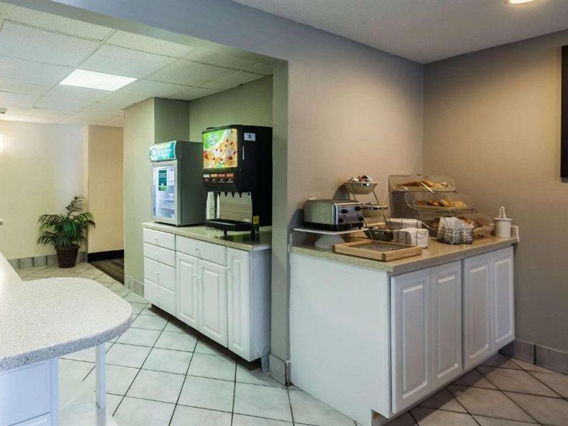 Quality Inn Solomons - Beacon Marina 외부 사진