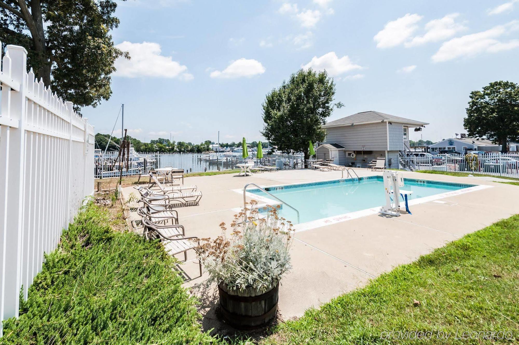 Quality Inn Solomons - Beacon Marina 외부 사진